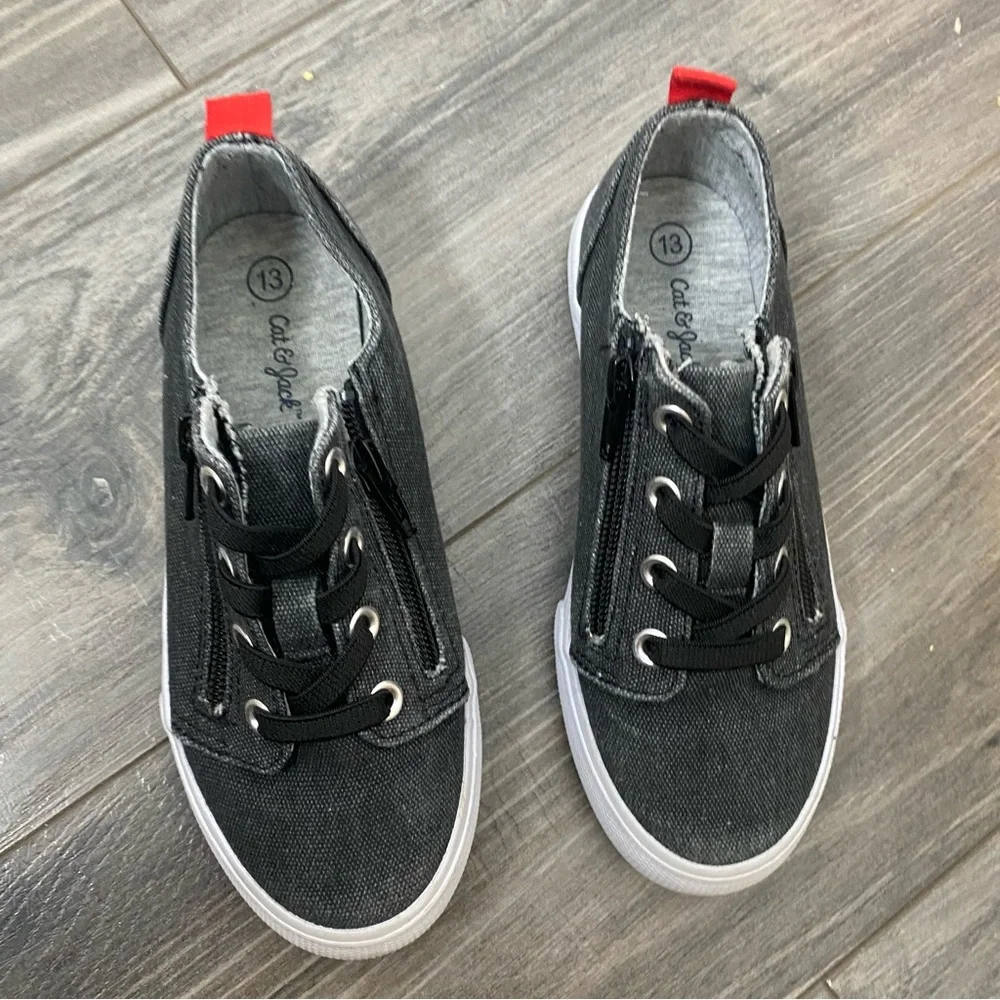 🌈 Cat & Jack boys shoes size 13 - Picture 2 of 5